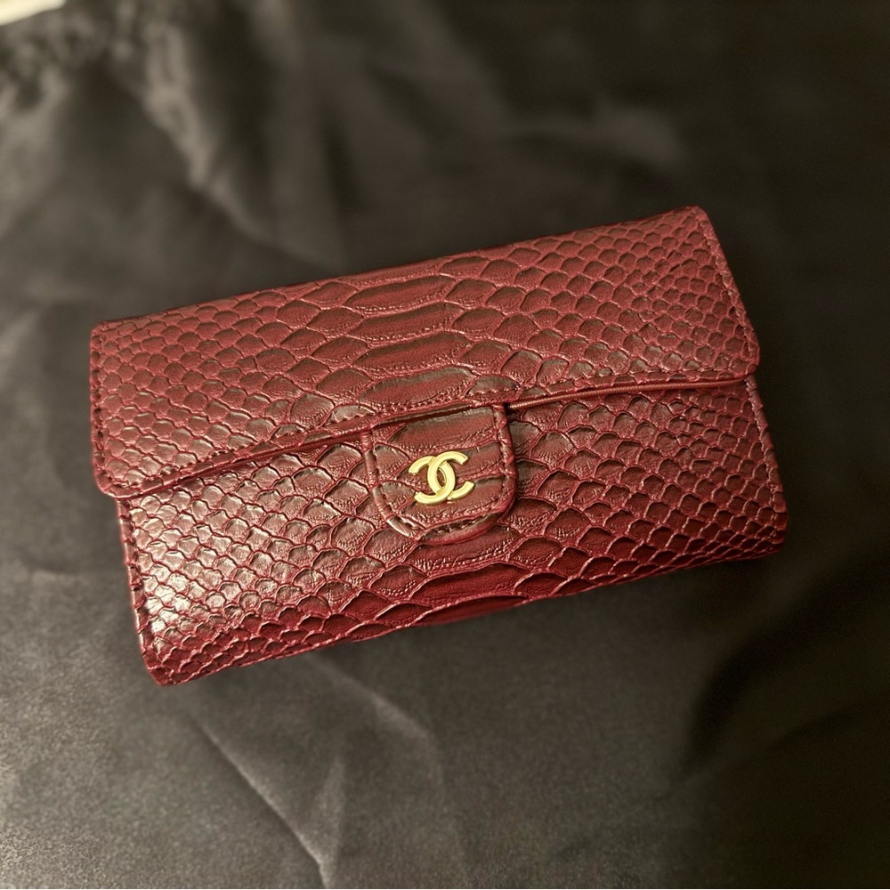 CHANEL Beauté Burgundy/Brown Python/Snake Skin Co… - image 2